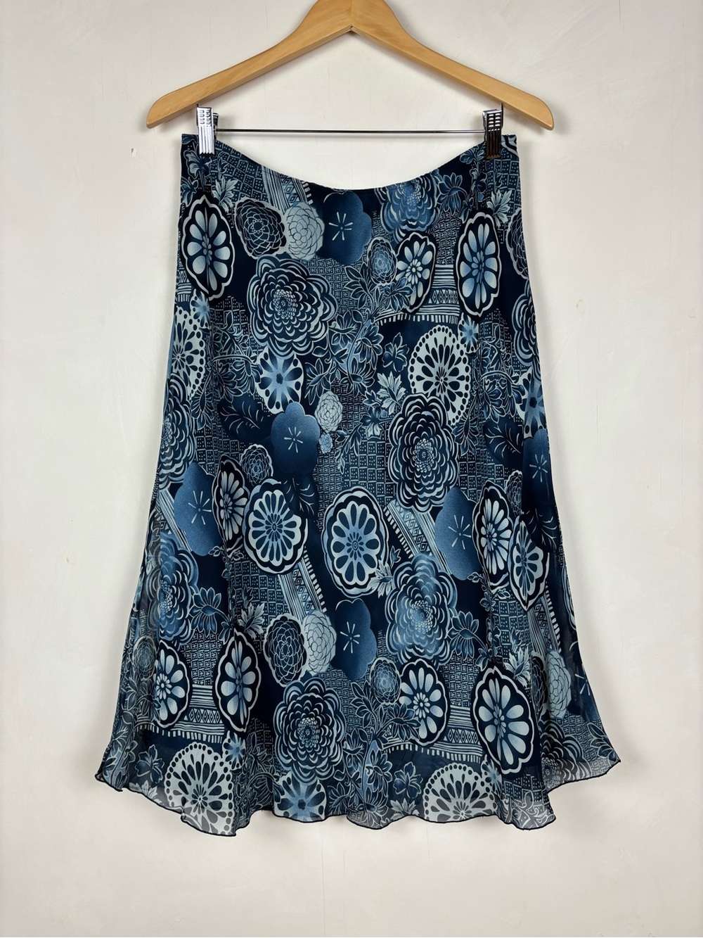 Dressbarn XL Navy Blue White Floral Boho Flowy Skirt Vintage Y2K A-Line Midi